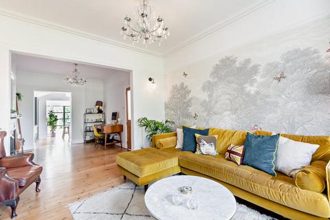 31 Adelaide Square, Windsor, SL4 2AQ