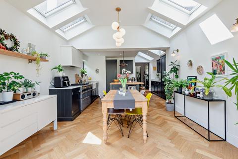 31 Adelaide Square, Windsor, SL4 2AQ