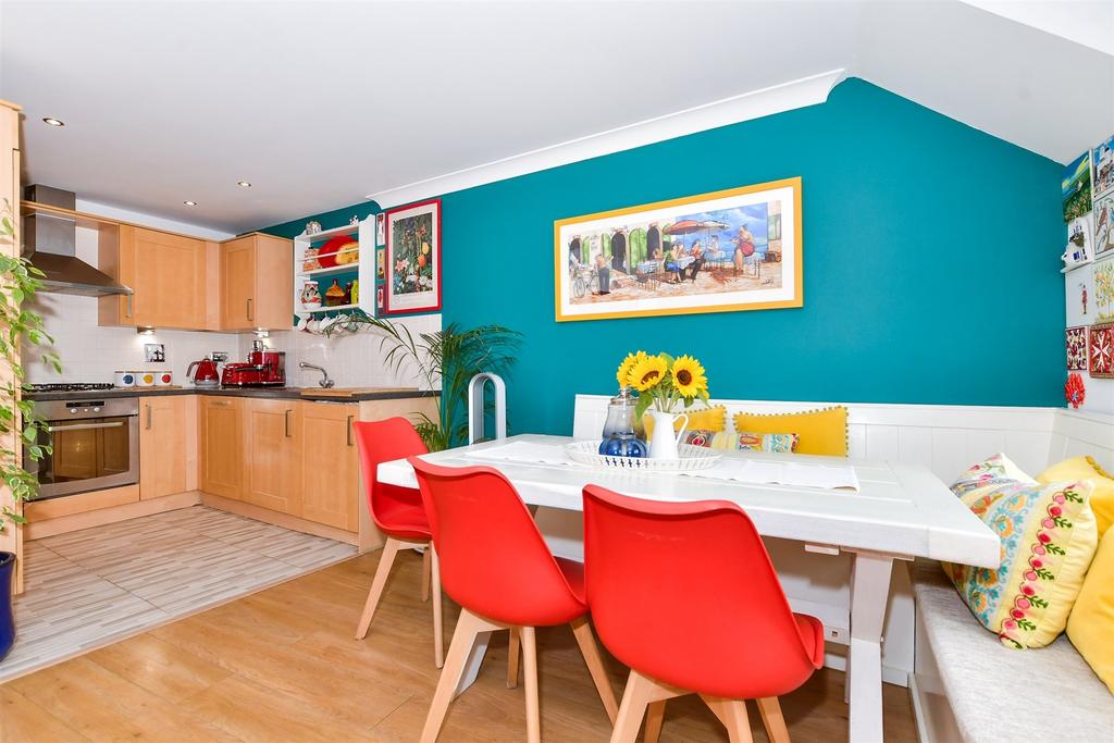 Lounge/Dining Area