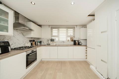 2 bedroom flat for sale, Ashbridge Street, London NW8