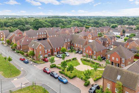 2 bedroom flat for sale, Dover Road, Tadworth, KT20