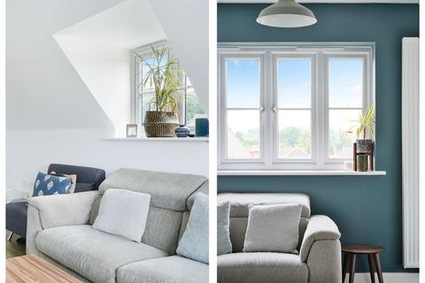 2 bedroom flat for sale, Dover Road, Tadworth, KT20