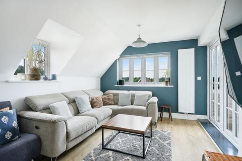 2 bedroom flat for sale, Dover Road, Tadworth, KT20