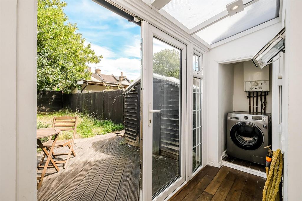 12 Latimer Avenue-15 web.jpg