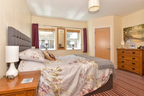 21 Archbishops Crescent, Gillingham, ME7 2WL