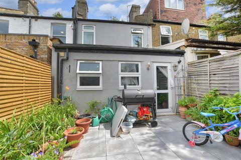16 Kenilworth Avenue, London, E17 4PE