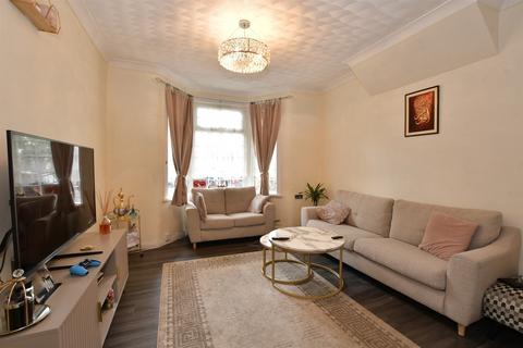 16 Kenilworth Avenue, London, E17 4PE