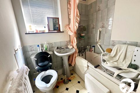 Flat B, 98 Albacore Crescent, London, SE13 7HP