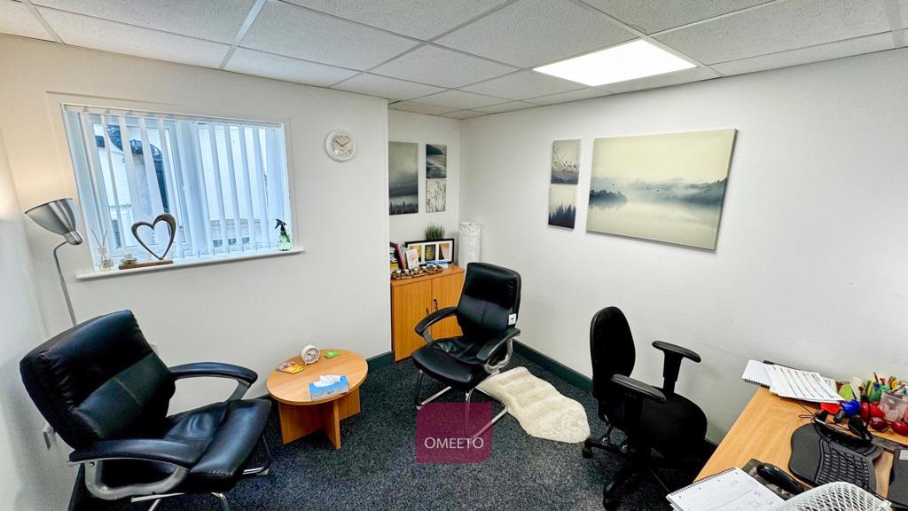 Treatment rooms to let