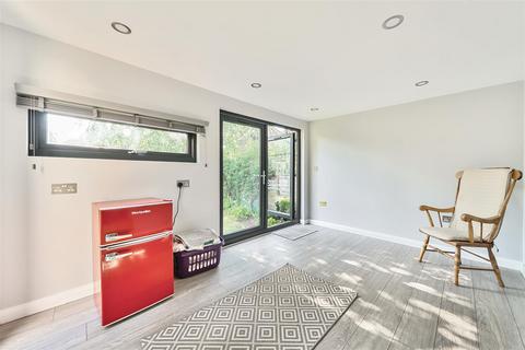 The Lodge Guildford Lodge Drive, East Horsley, Leatherhead, KT24 6RJ