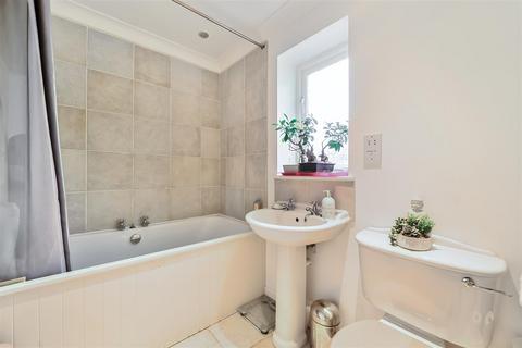 The Lodge Guildford Lodge Drive, East Horsley, Leatherhead, KT24 6RJ