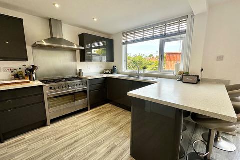 undefined, Highlands Avenue, Northampton NN3