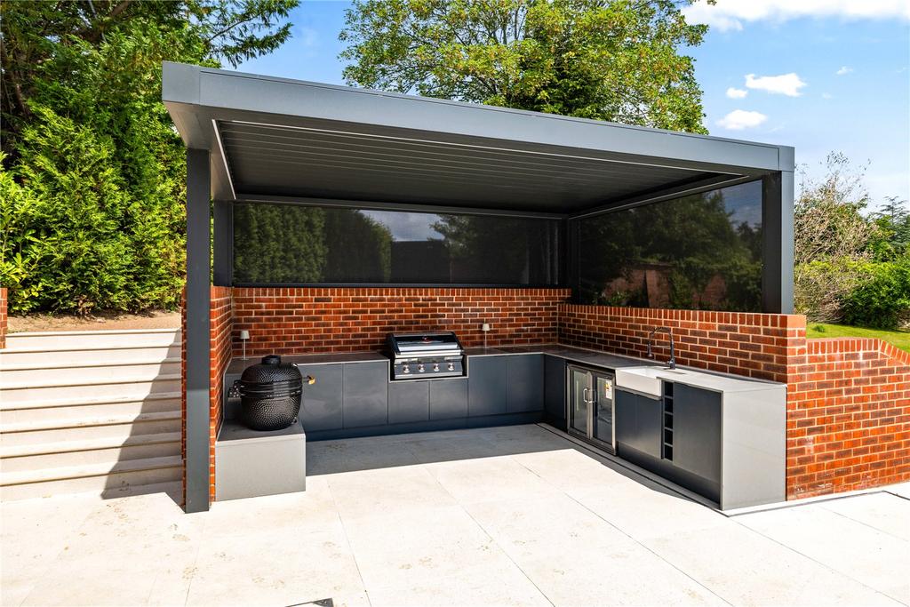 Outdoor Kitchen