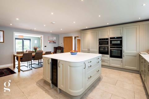 2 Pyefinch Meadow, Burghill, Hereford, HR4 7SS