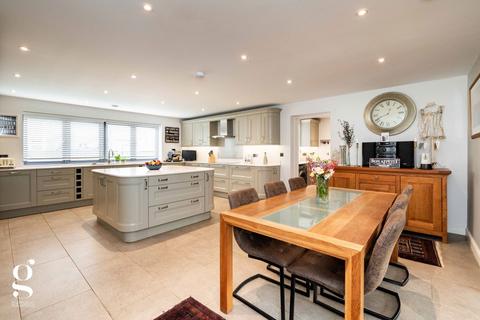 2 Pyefinch Meadow, Burghill, Hereford, HR4 7SS