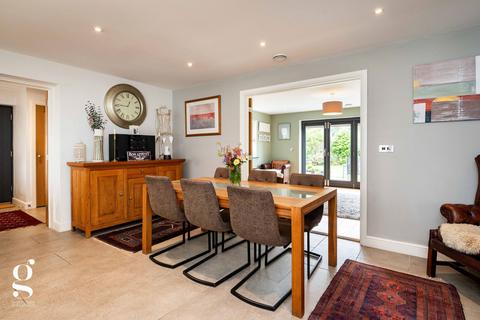 2 Pyefinch Meadow, Burghill, Hereford, HR4 7SS