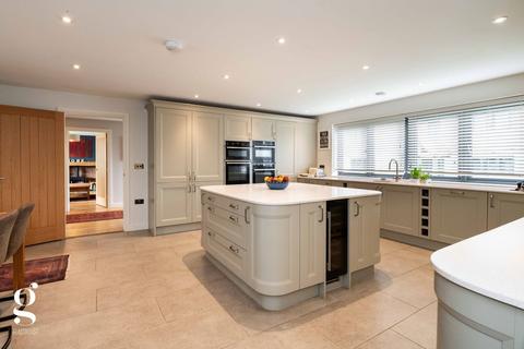 2 Pyefinch Meadow, Burghill, Hereford, HR4 7SS