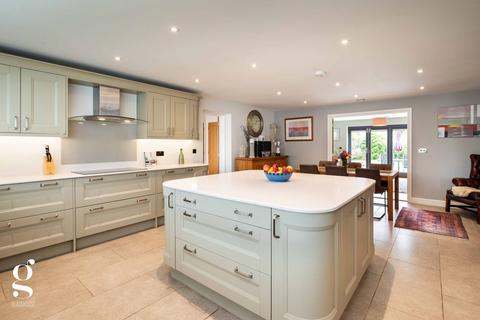 2 Pyefinch Meadow, Burghill, Hereford, HR4 7SS