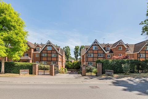 2 bedroom flat to rent, Elgin Place, Weybridge KT13