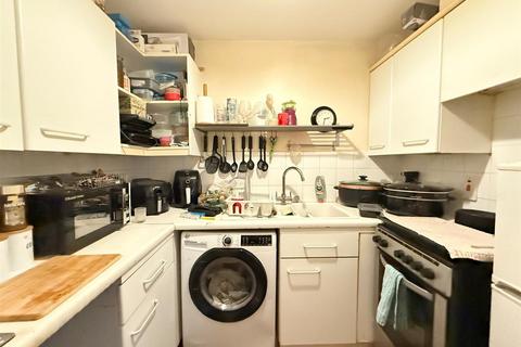 2 bedroom apartment for sale, Gloucester Court, Moorfield Road, Denham Green