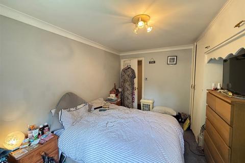 2 bedroom apartment for sale, Gloucester Court, Moorfield Road, Denham Green