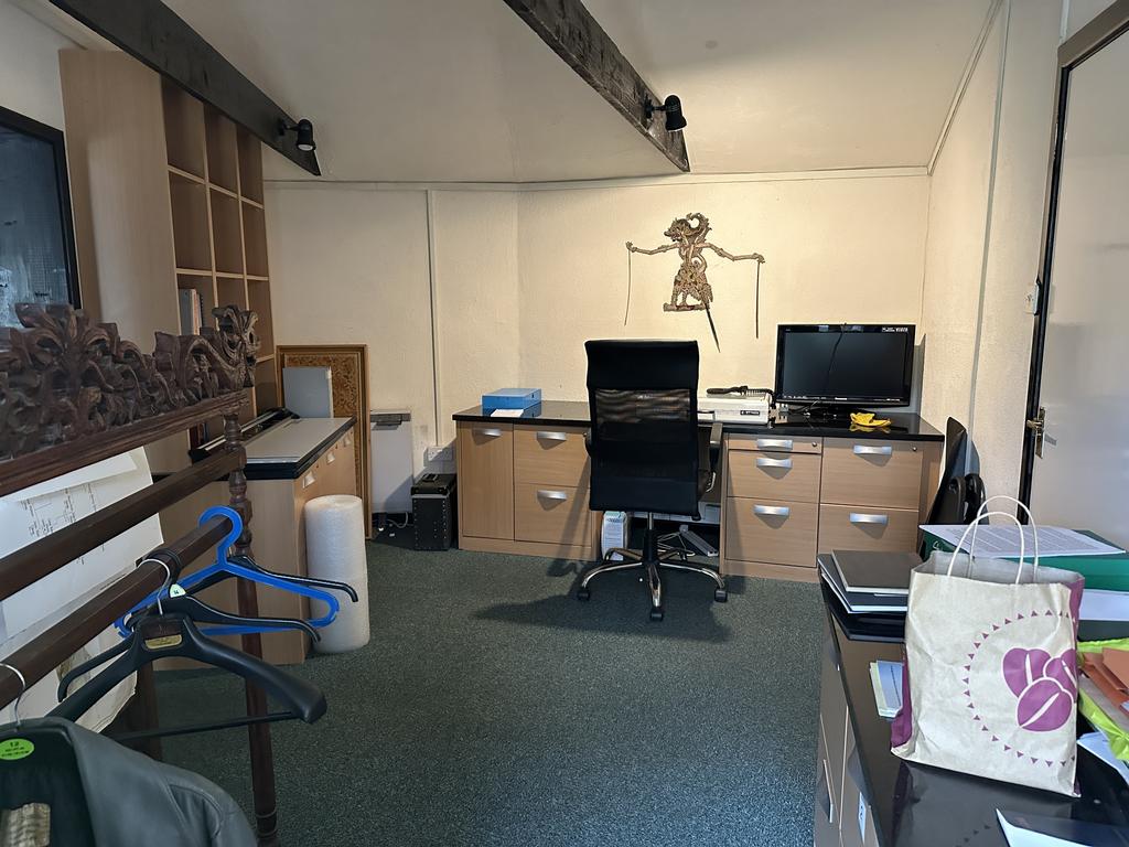 Office 1.JPG