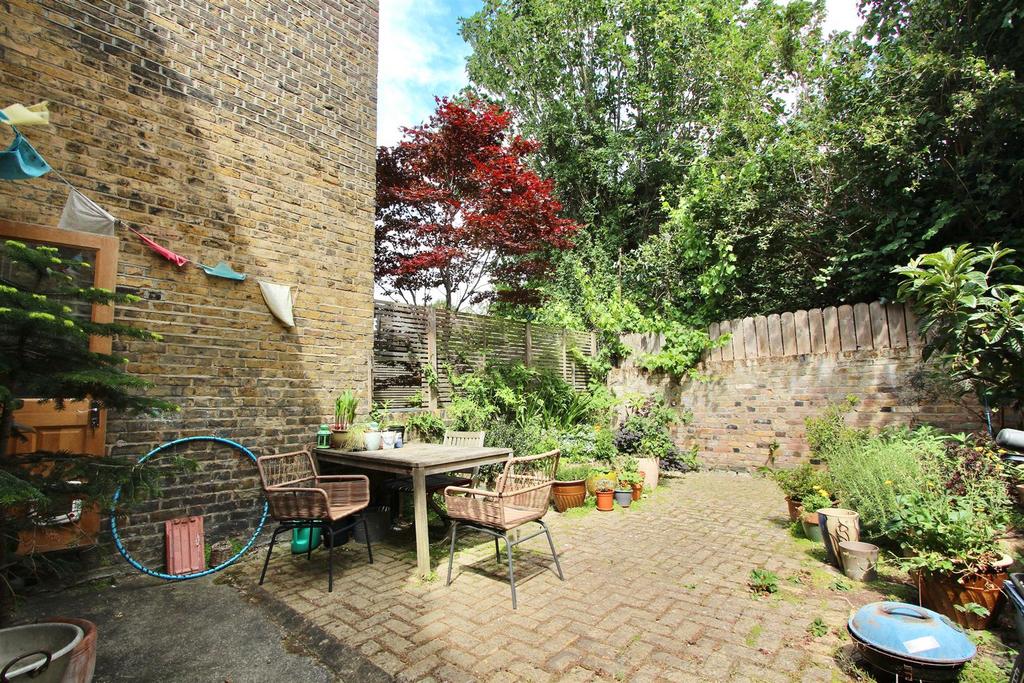 Sydner Road, N16