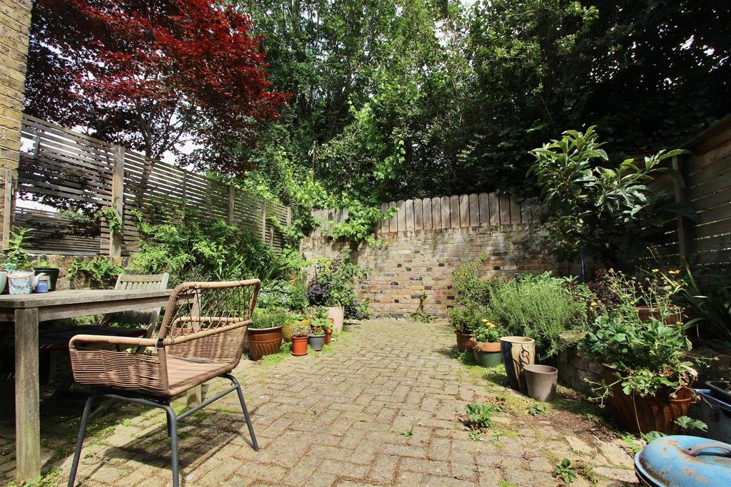 Sydner Road, N16