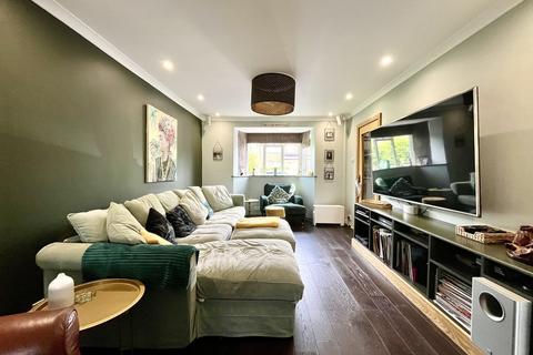 52 Devon Way, Chessington, KT9 2RJ