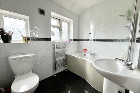 52 Devon Way, Chessington, KT9 2RJ