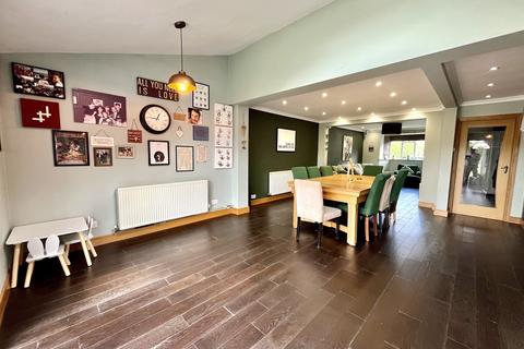 52 Devon Way, Chessington, KT9 2RJ