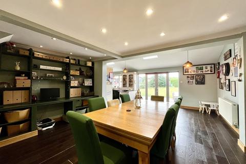 52 Devon Way, Chessington, KT9 2RJ