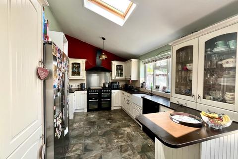 52 Devon Way, Chessington, KT9 2RJ