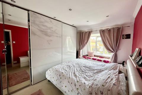 52 Devon Way, Chessington, KT9 2RJ