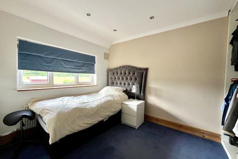 52 Devon Way, Chessington, KT9 2RJ