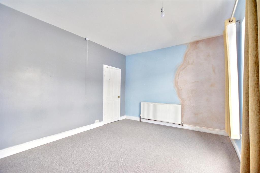 Bedroom 1 2.jpeg