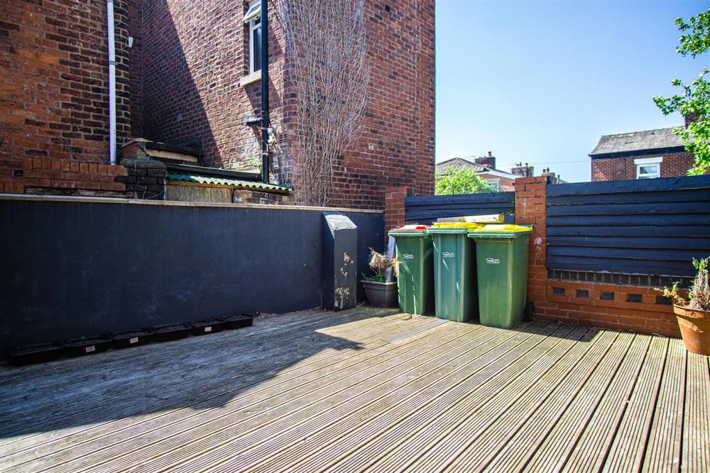 8/8a Brackenbury Road