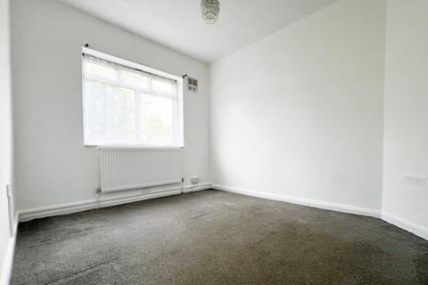 undefined, Carlingford Gardens, Surrey, CR4