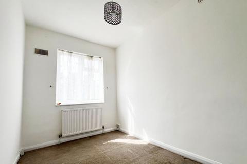 undefined, Carlingford Gardens, Surrey, CR4