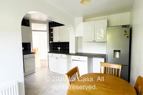 3 bedroom flat for sale, (CASH BUYERS ONLY) Carlingford Gardens, Surrey, CR4