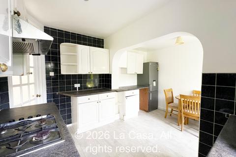 3 bedroom flat for sale, (CASH BUYERS ONLY) Carlingford Gardens, Surrey, CR4