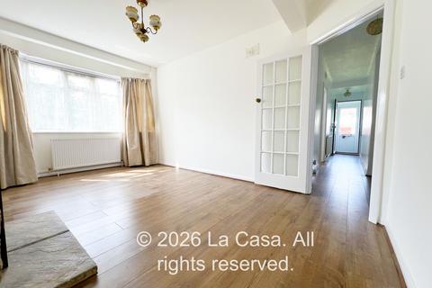 3 bedroom flat for sale, (CASH BUYERS ONLY) Carlingford Gardens, Surrey, CR4