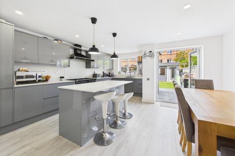 24 Princes Gate, High Wycombe, HP13 7AD