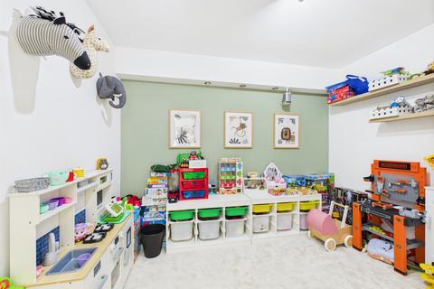 24 Princes Gate, High Wycombe, HP13 7AD