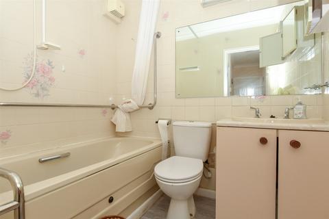 1 bedroom flat for sale, Beechwood Gardens, Caterham, Surrey
