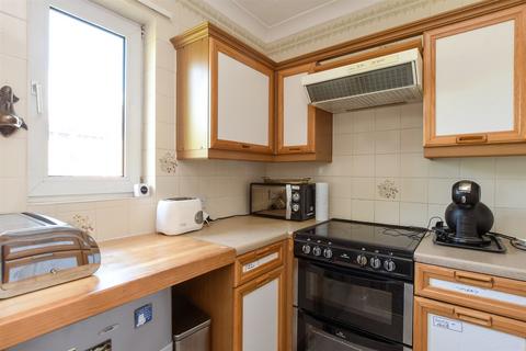 1 bedroom flat for sale, Beechwood Gardens, Caterham, Surrey