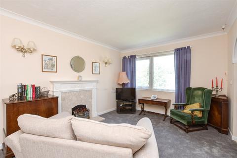 1 bedroom flat for sale, Beechwood Gardens, Caterham, Surrey