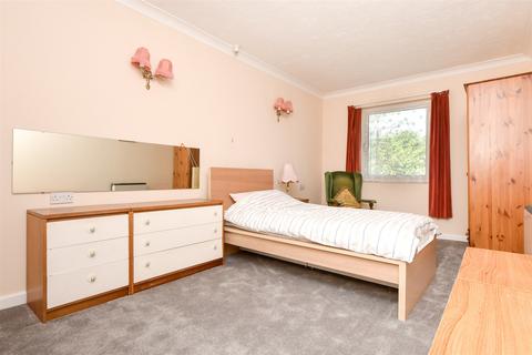 1 bedroom flat for sale, Beechwood Gardens, Caterham, Surrey