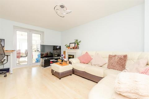 76 Sandpiper Drive, Erith, DA8 2NY