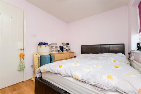 76 Sandpiper Drive, Erith, DA8 2NY